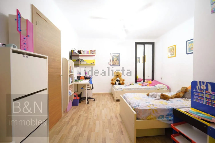 EN EL CENTRO DE TERRASSA CON TERRAZA DE 20 m² Y A UN PASO DEL PARC VALLPARADÍS