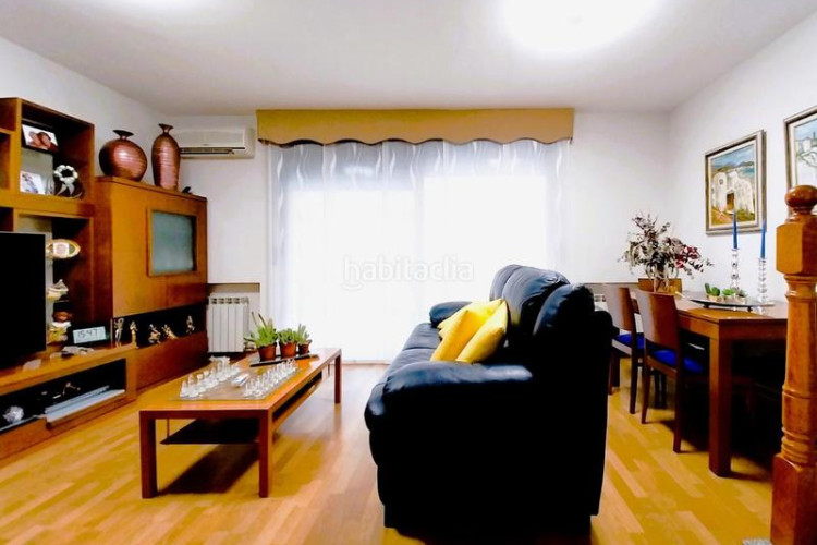 Casa magnifica casa unifamiliar de 230 m2 con 3 hab dobles y gran estudio 55 m2 en Terrassa