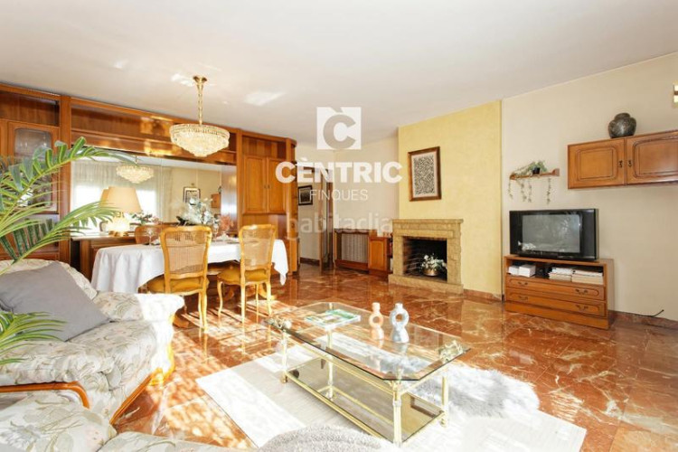 Piso  espacioso y luminoso en ca naurell con una ubicación inmejorable! en Terrassa