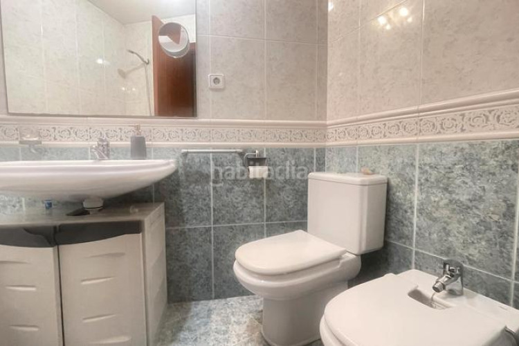 Piso zona de sant pere. piso de 3habs. + 2lav. + balcón + trastero + piscina comunitaria en Terrassa