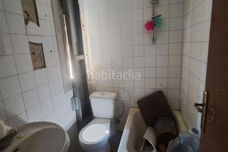 Piso oferta flash! piso de 65 m a reformar en grupo montserrat, en Terrassa