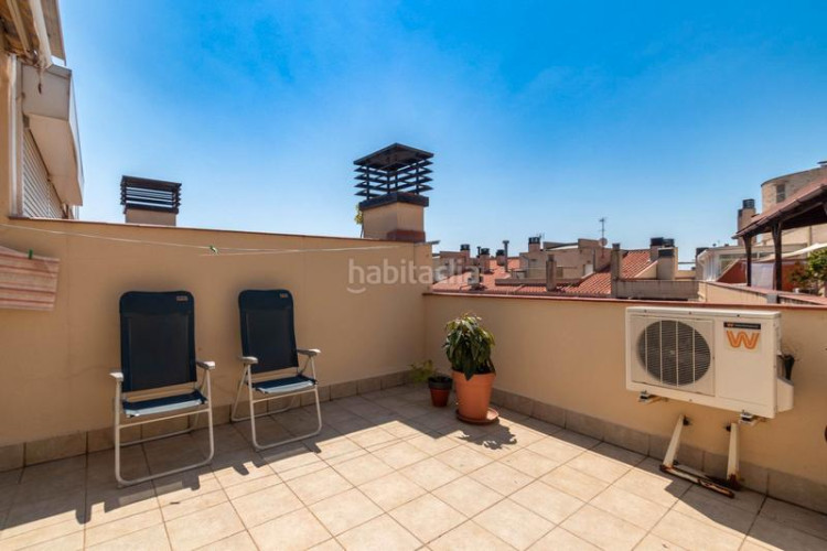 Dúplex zona centro. luminoso ático dúplex de 3habs. + 2lav. + terraza en Terrassa
