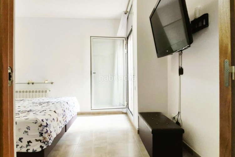 Planta baja  seminueva de 3 hab con patio de 60 m2 en rambla francesc macia en Terrassa