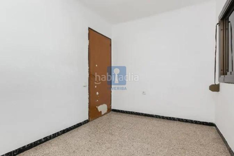 Piso inmueble ilegalmente okupado situado en la calle guadiana 2, 42, , barcelona en Terrassa