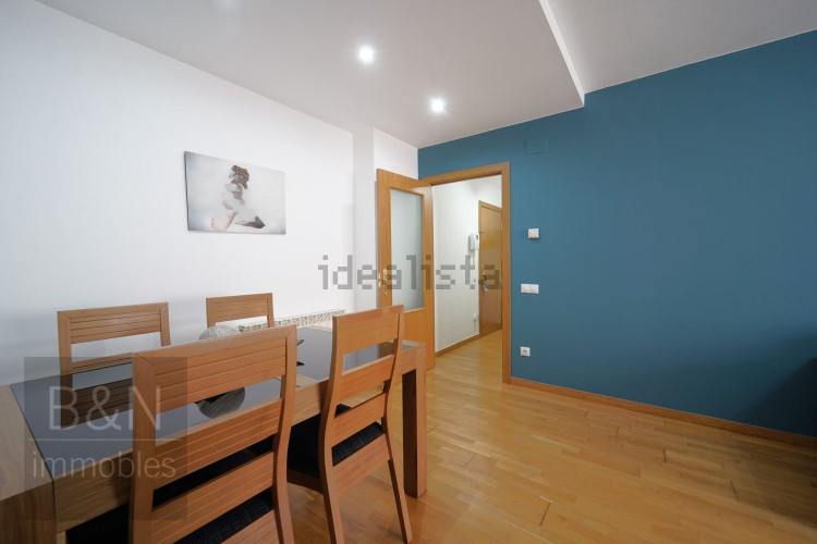 ¡Te vas a enamorar de su carácter! Amplio, luminoso, con zona comunitaria, párquing y trastero.