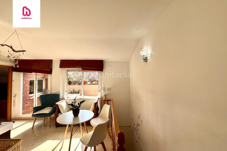 Ático  dúpex con terraza balcón y plaza de parking en Terrassa