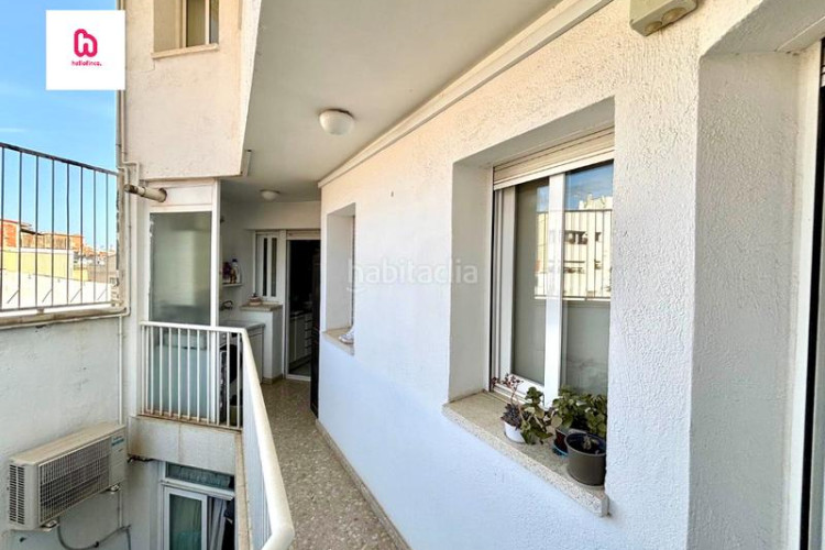 Piso  5 habitaciones con terraza balcón y lavadero para entrar a vivir en Terrassa