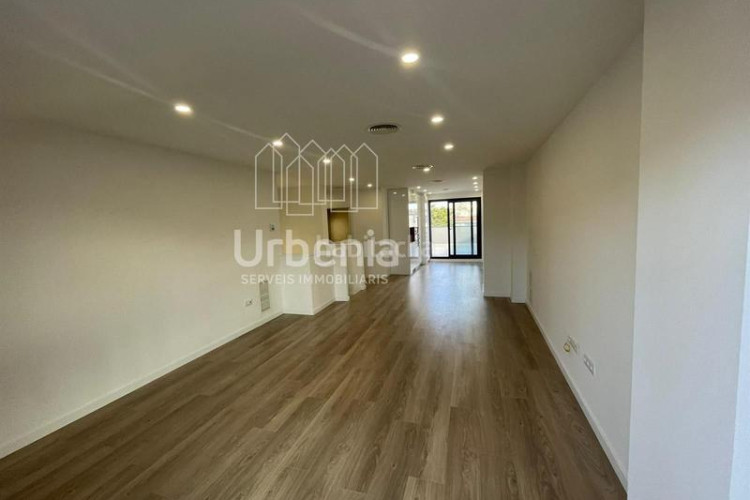 Dúplex duplex tercera planta, 4 habitaciones y con terrazas en Terrassa