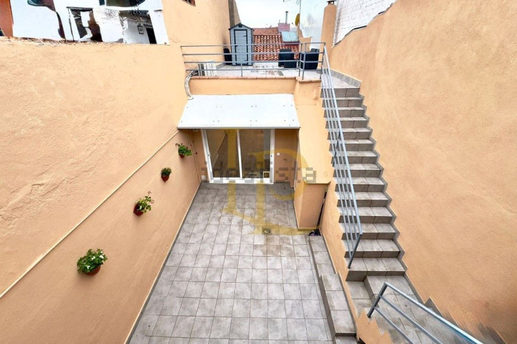 Chalet adosado en venta en Calle de Solsona