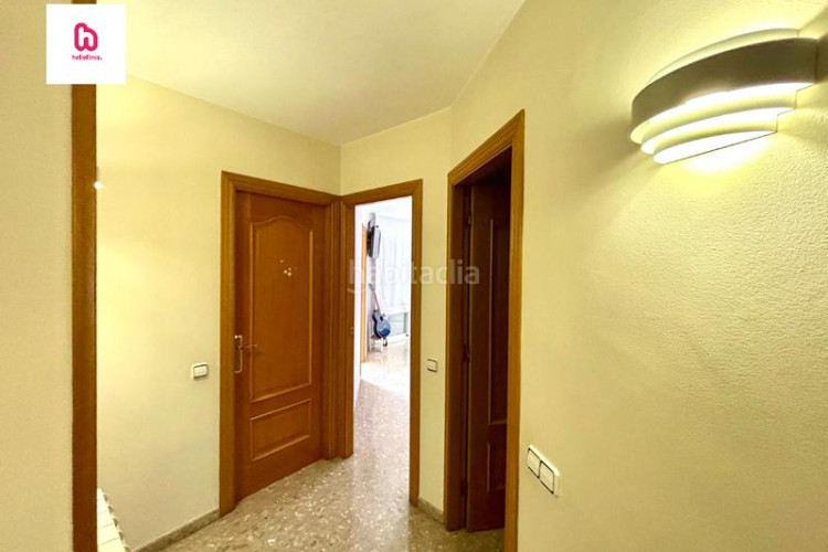 Piso  5 habitaciones con terraza balcón y lavadero para entrar a vivir en Terrassa
