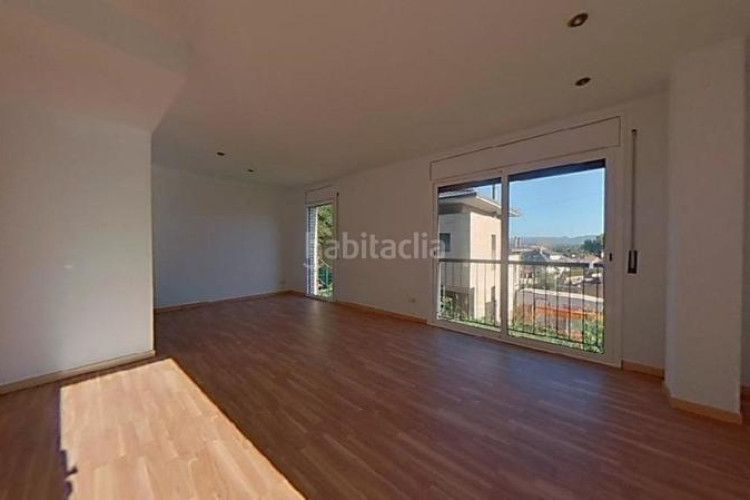 Casa ocupado amplia casa en Can Parellada en Can Parellada Terrassa