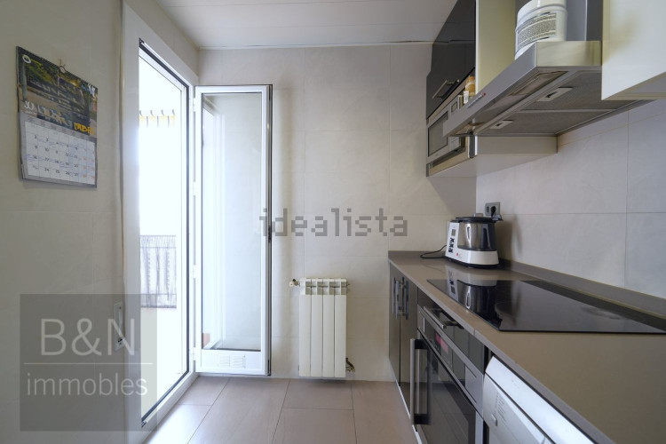 Un hogar reformado, con doble salida exterior y solo un vecino.