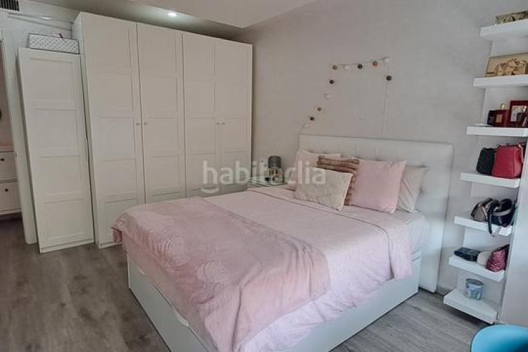 Ático atico totalmente reformado. 2 hab. dobles. 2 terrazas. amplio estudio. en Terrassa