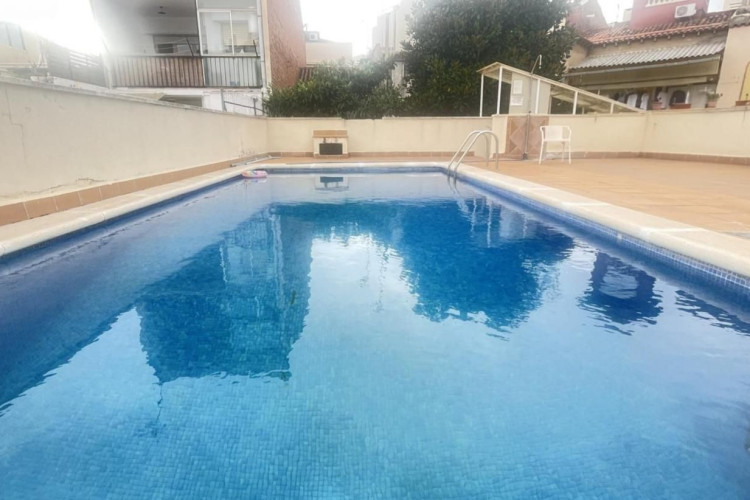 Plau00E7a del Mestre Serrat, Sant Pere