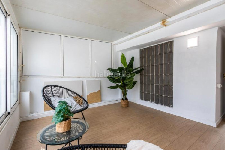 Dúplex vivienda tipo dúplex de 4 habs. con terraza. zona Segle XX. en Terrassa