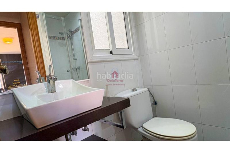 Ático  en venta tocando avda. jaume 1 de 105m construidos con salida a terraza de 18m a pie de comedor. en Terrassa