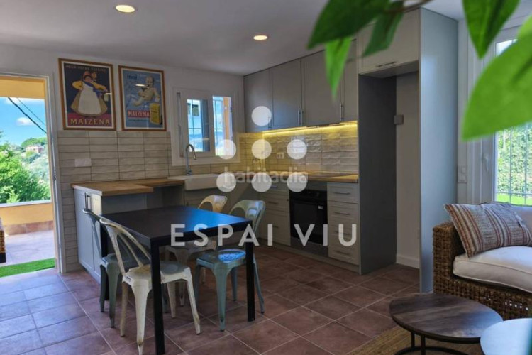 Casa adorable casita con jardín recién reformada. en Terrassa