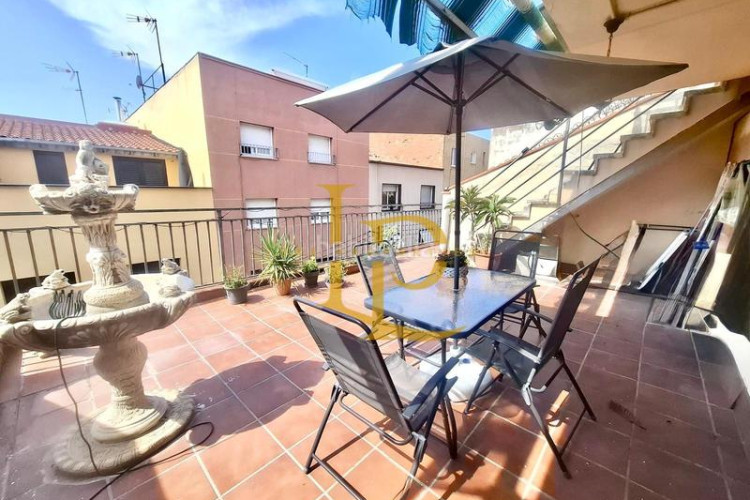 Ático en venta ático de tres habitaciones y amplias terrazas con vistas panoramicas en Terrassa