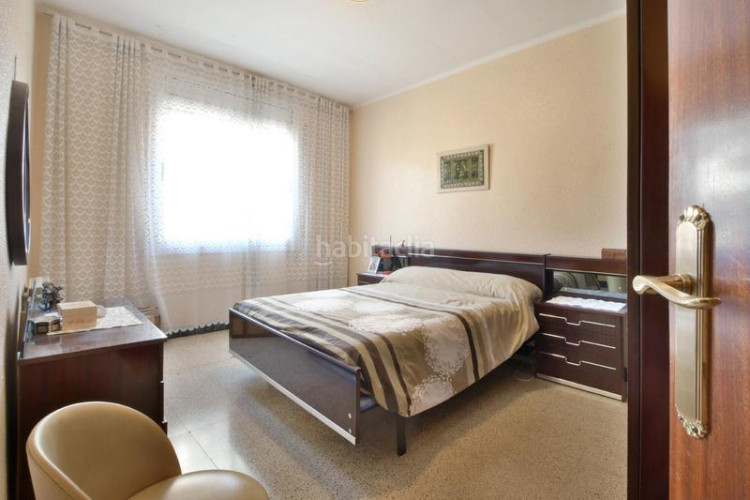 Casa amplia casa en La Maurina con garaje y terraza en Terrassa