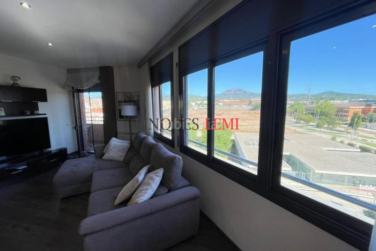 Piso dúplex de lujo con ascensor, terraza y acabados premium en Terrassa