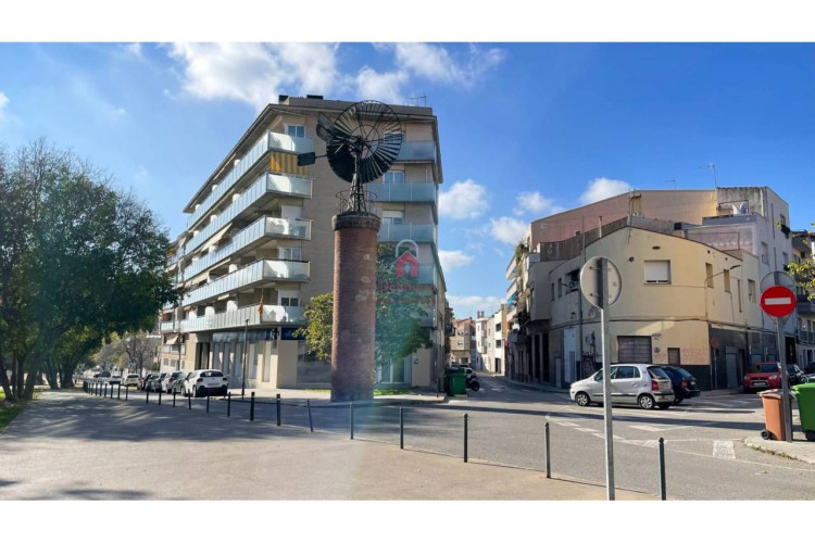 Poetesa Capara, Sant Pere Nord