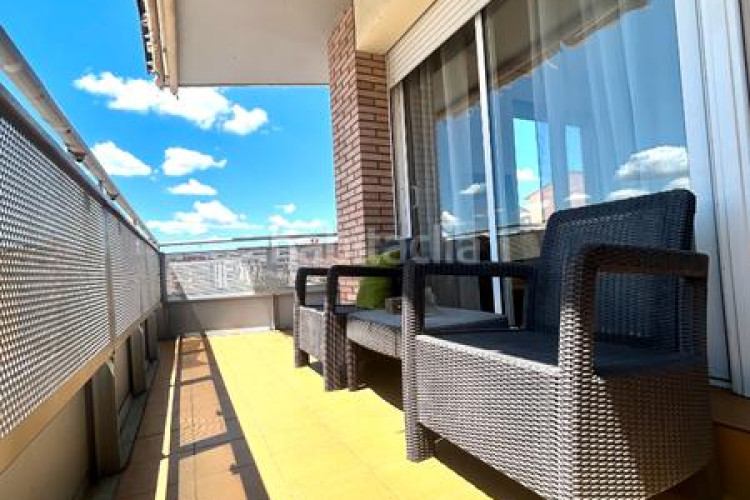 Piso  2 habit. + balcon-terracita+ parking junto a rbla. f. macia en Terrassa