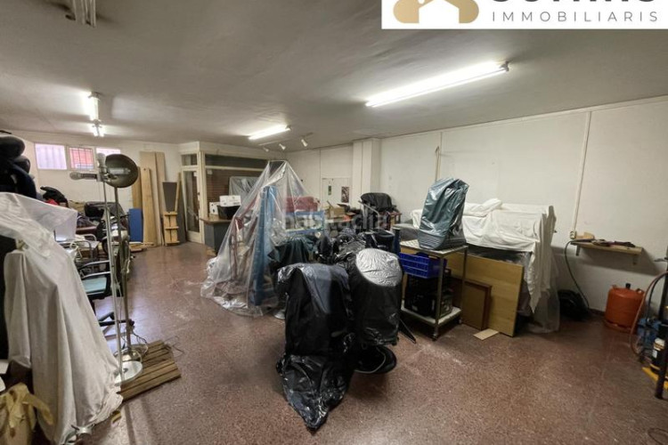 Casa adosada con amplias terrazas y gran potencial en Terrassa