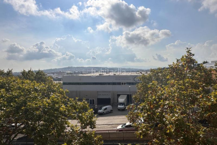 Piso  a la venta en avenida santa eulalia, ! en Terrassa