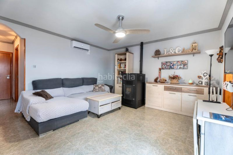 Casa adosada zona de torresana. casa adosada de 3habs. + 1lav. + patio + terraza en Terrassa