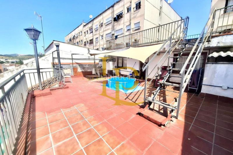 Ático en venta ático de tres habitaciones y amplias terrazas con vistas panoramicas en Terrassa