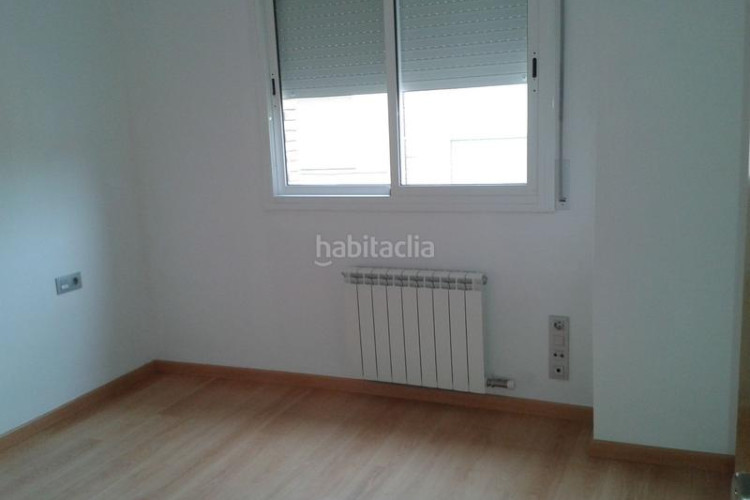 Piso acogedor piso de 1 dormitorio en venta, con cocina americana, terraza acristalada y parking. ideal para disfrutar de comodidad y e en Terrassa