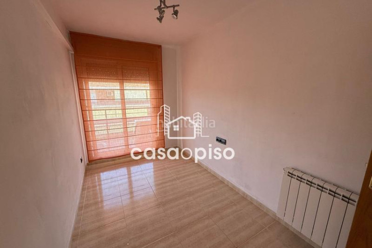 Piso amplio piso reformado en Can Roca. 3 dormitorios, 2 baños y terraza de 12 m. vistas espectaculares. ideal para tu familia. no lo d en Terrassa