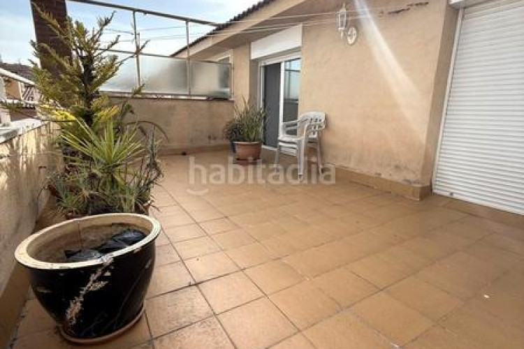 Dúplex atico-duplex de 4 habitaciones + estudio, 2 terrazas y parking en Terrassa