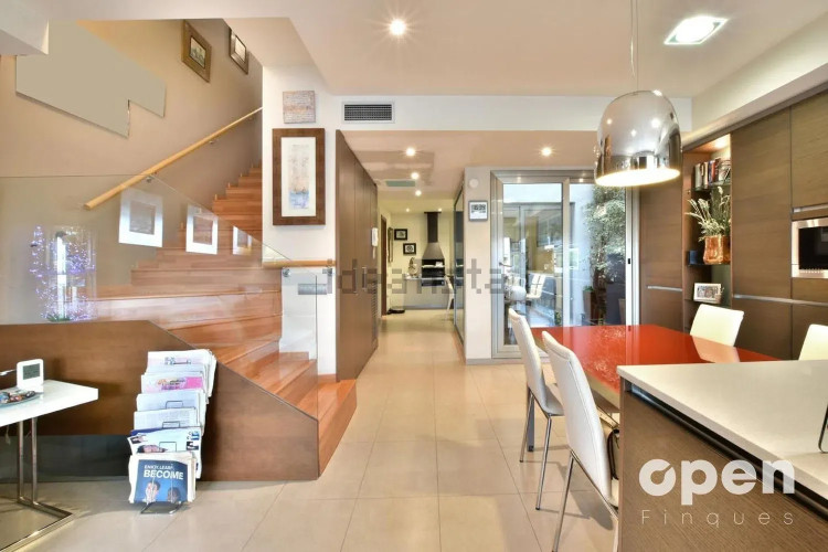 Chalet adosado en calle de la Poetessa Caparà