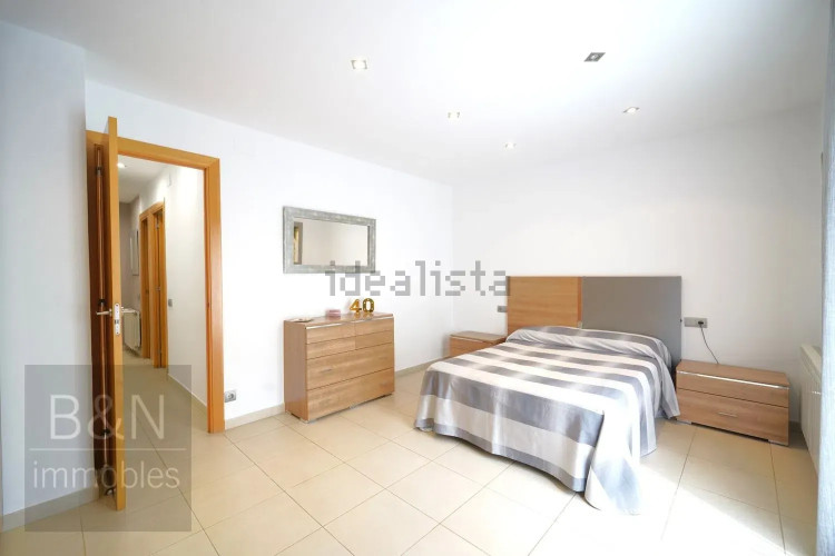 Un hogar reformado, con doble salida exterior y solo un vecino.