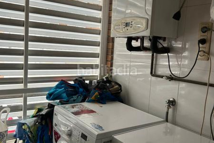 Piso zona grípia. piso de 3habs + 2 lav. + 2 balcones+ pk en Terrassa
