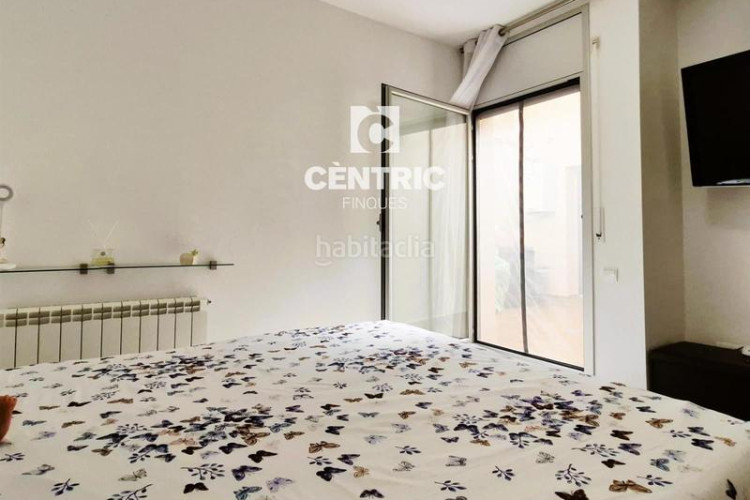 Piso planta baja seminueva de 3 hab con patio 60 m2 sur en francesc macia en Terrassa
