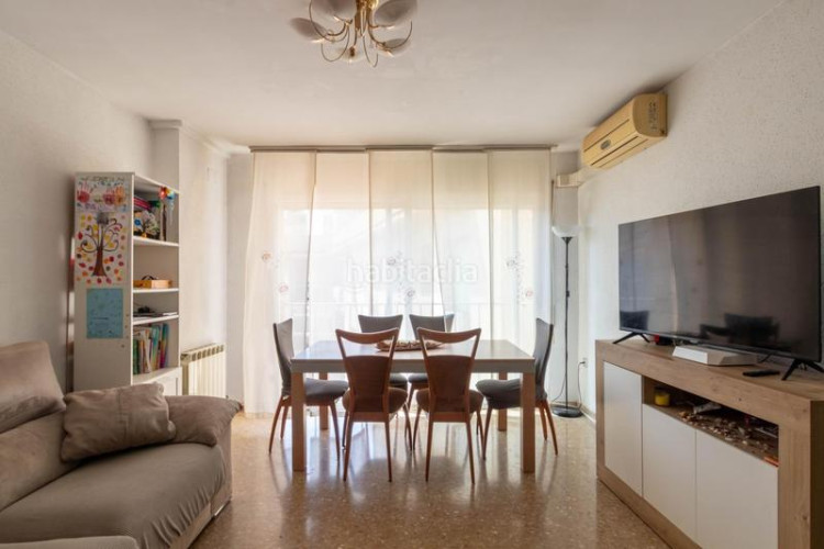 Ático dúplex en el centro, a tocar parc vallparadis. 3 habitaciones y estudio. amplia terraza. en Terrassa