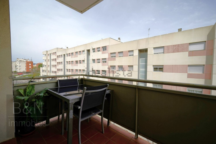 ¡Te vas a enamorar de su carácter! Amplio, luminoso, con zona comunitaria, párquing y trastero.