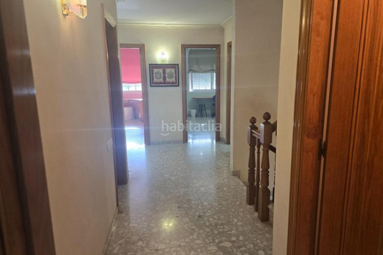 Chalet casa de 3 plantas con piscina y gran garajealmacén en Terrassa