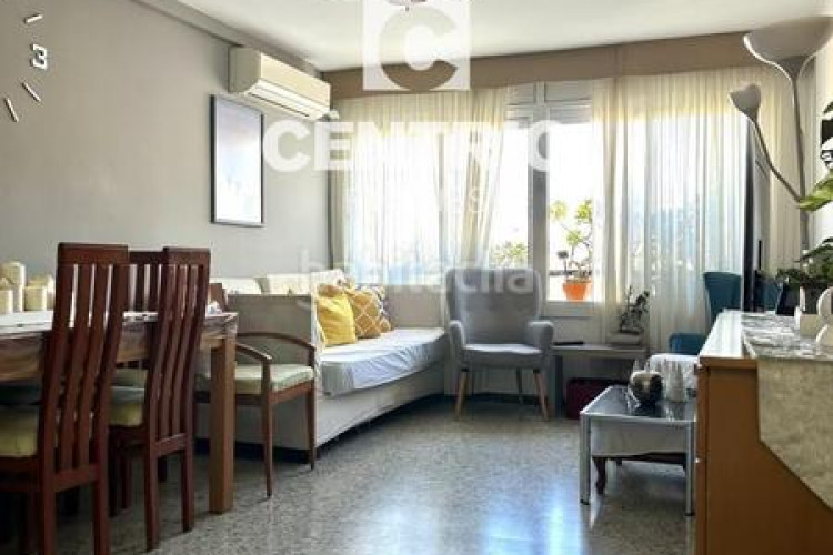 Piso torrent den pere parres, piso de 4habs. 2 wc en Terrassa