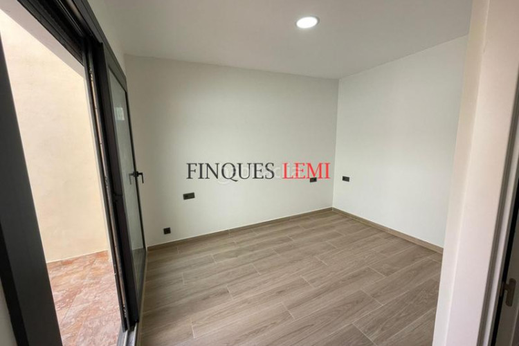 Piso planta baja moderna en can aurell con terraza y eficiencia energética y pk opcional en Terrassa