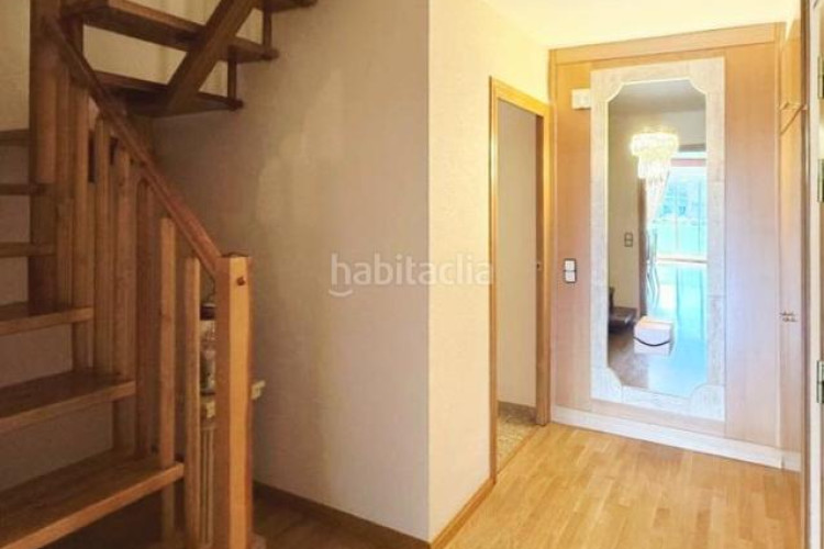 Dúplex  140 m2 de 4 hab mas estudio con 2 terrazas y parking en la plaça lluis companys en Terrassa
