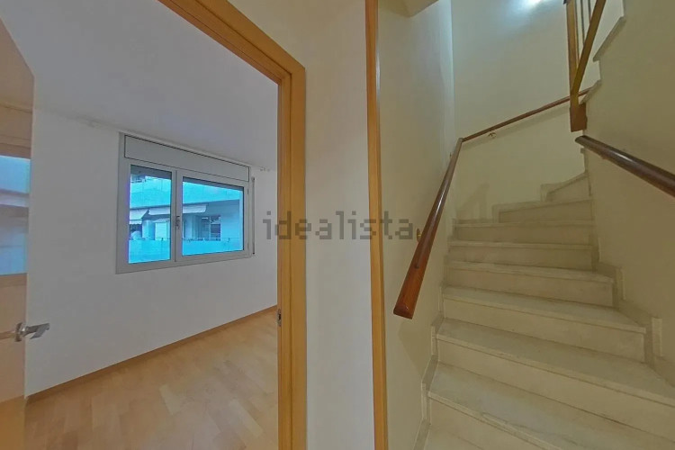 ESPECTACULAR DÚPLEX DE 4DORMITORIOS+3BAÑOS +BALCON+TERRAZA + PARKING (17M).