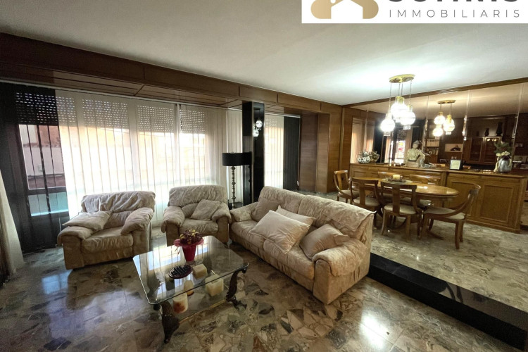 Les Arenes - La Gru00EDpia  Can Montllor