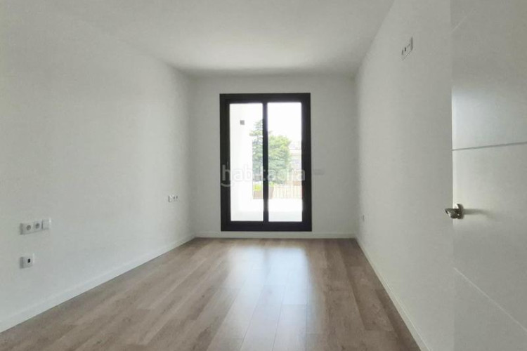 Dúplex duplex invertit obra nova de 160 m2 4 hab dobles i 4 terrasses al carrer transversal en Terrassa