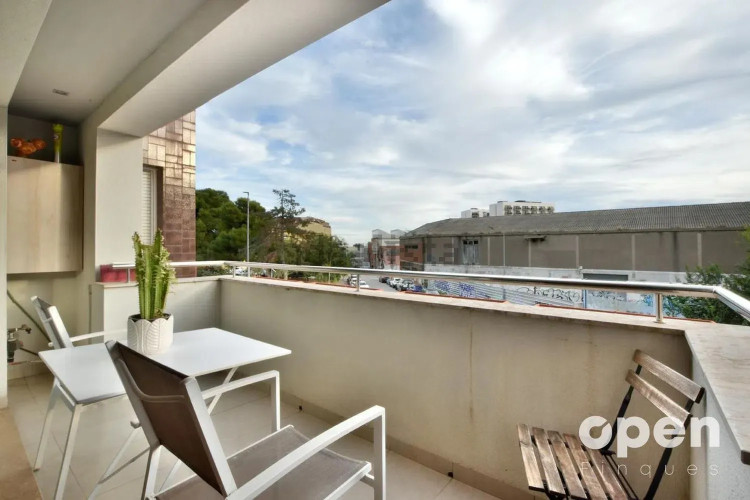 Chalet adosado en calle de la Poetessa Caparà