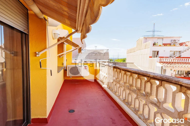 Casa independiente en calle de la Pineda