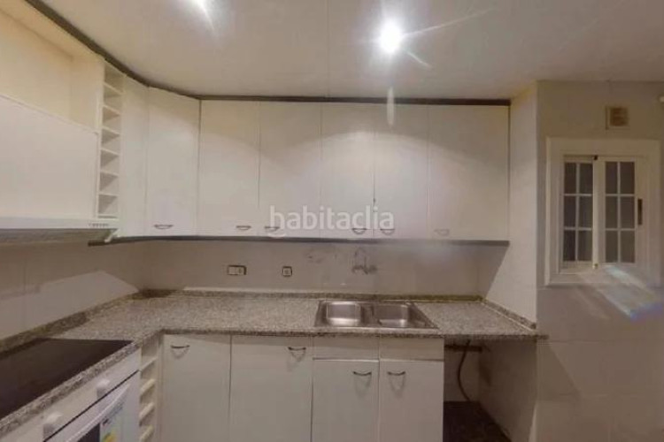 Piso (barcelona). "okupado" (no se puede visitar ni hipotecar). en Terrassa