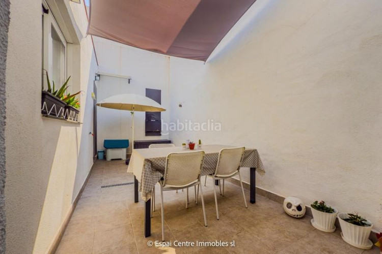 Casa adosada en exclusiva casa adosada reformada con terraza 15 m terraza solarium de 10 m en Can Palet lista para entrar a vivir en Terrassa